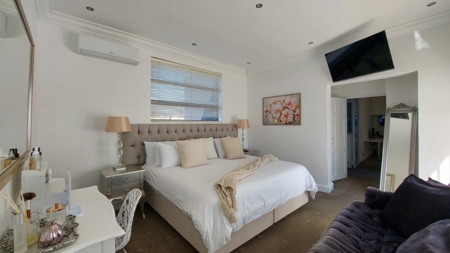 5 Bedroom Property for Sale in Sunset Beach Western Cape